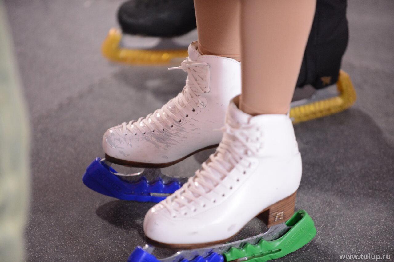 Wenjing's boots battle scars