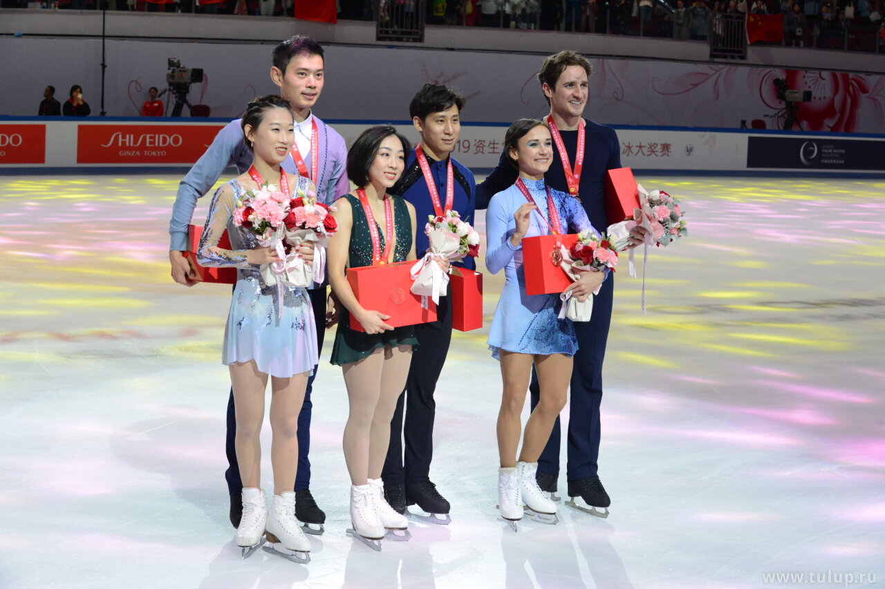 Pairs medalists
